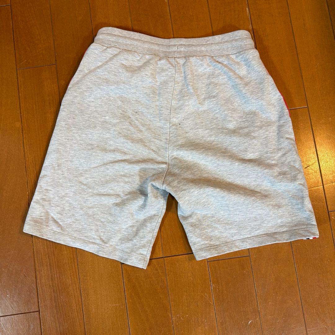 2万円で購入したMONCLERです。 履けなくなった為、お売りします。