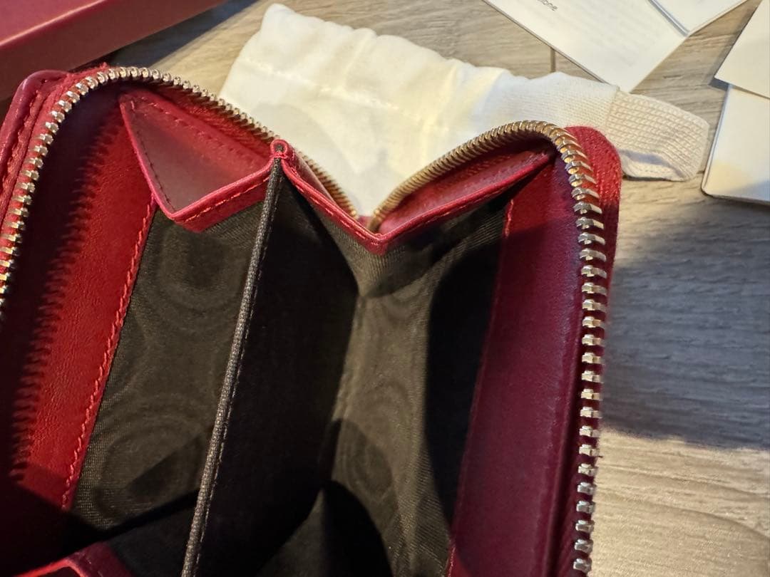 GUCCI グッチ　二つ折り財布　コンパクト　赤　レッド　美品