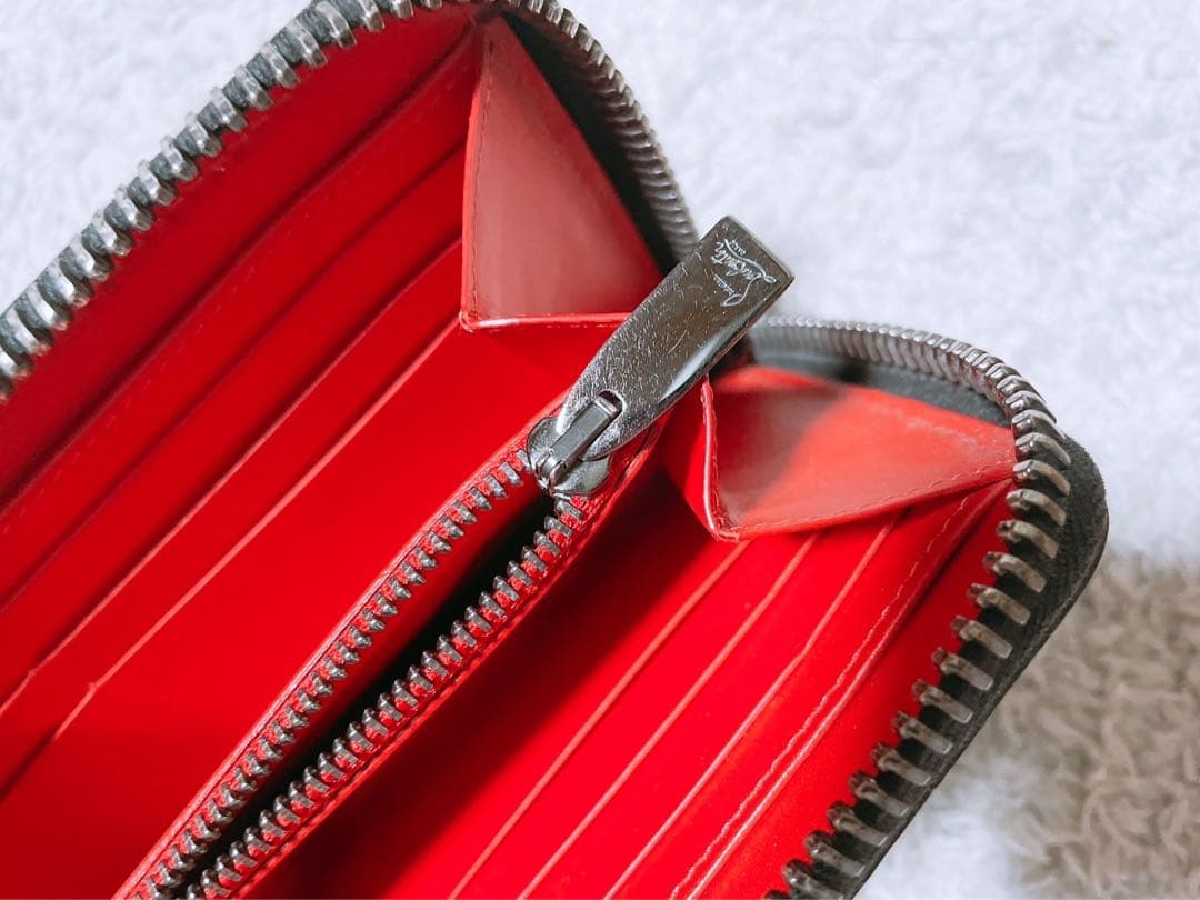 最終セール　クリスチャンルブタン　長財布