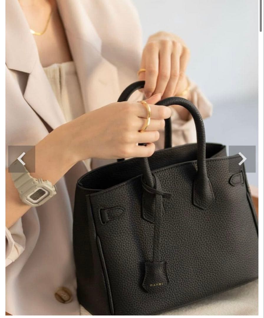 【美品】ヘイニ　レネ　ショルダーバッグ　黒　本革