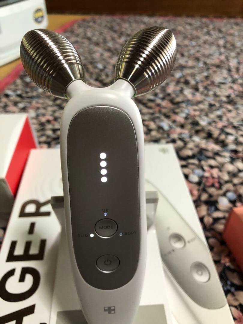 AGE-R DERMA EMS SHOT 美顔器