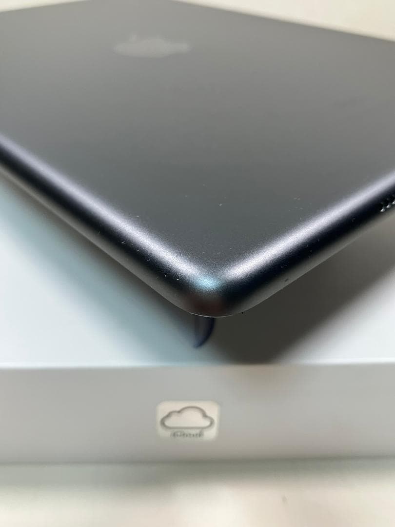 iPad 第9世代　256GB グレー　Wi-Fiモデル カバーガラス付