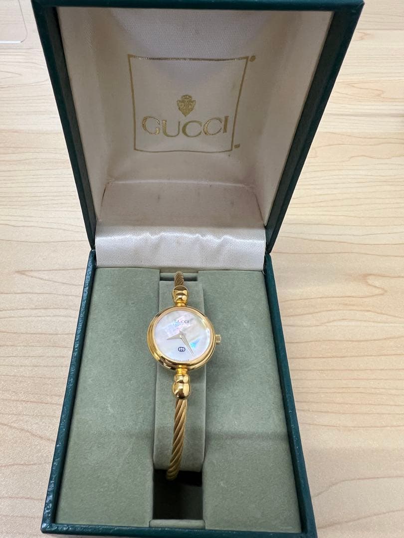 GUCCI 腕時計 パールホワイト文字盤