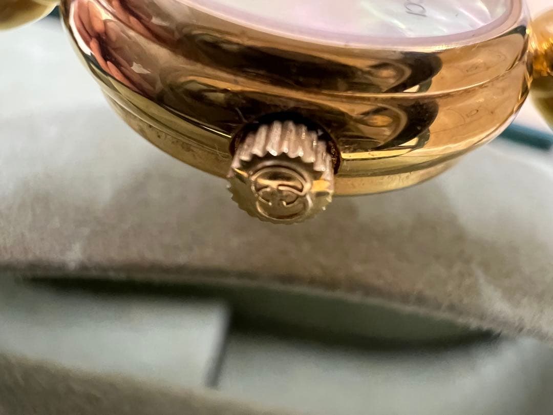 GUCCI 腕時計 パールホワイト文字盤