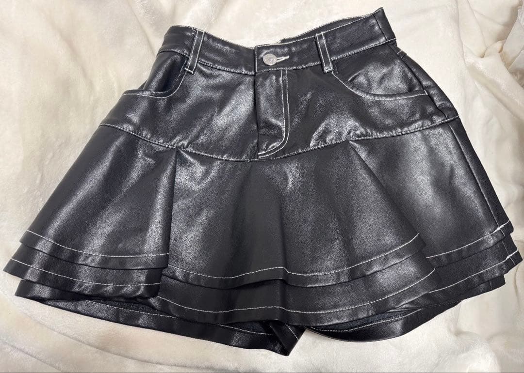 Darich フリルレザーショートパンツ　ブラック