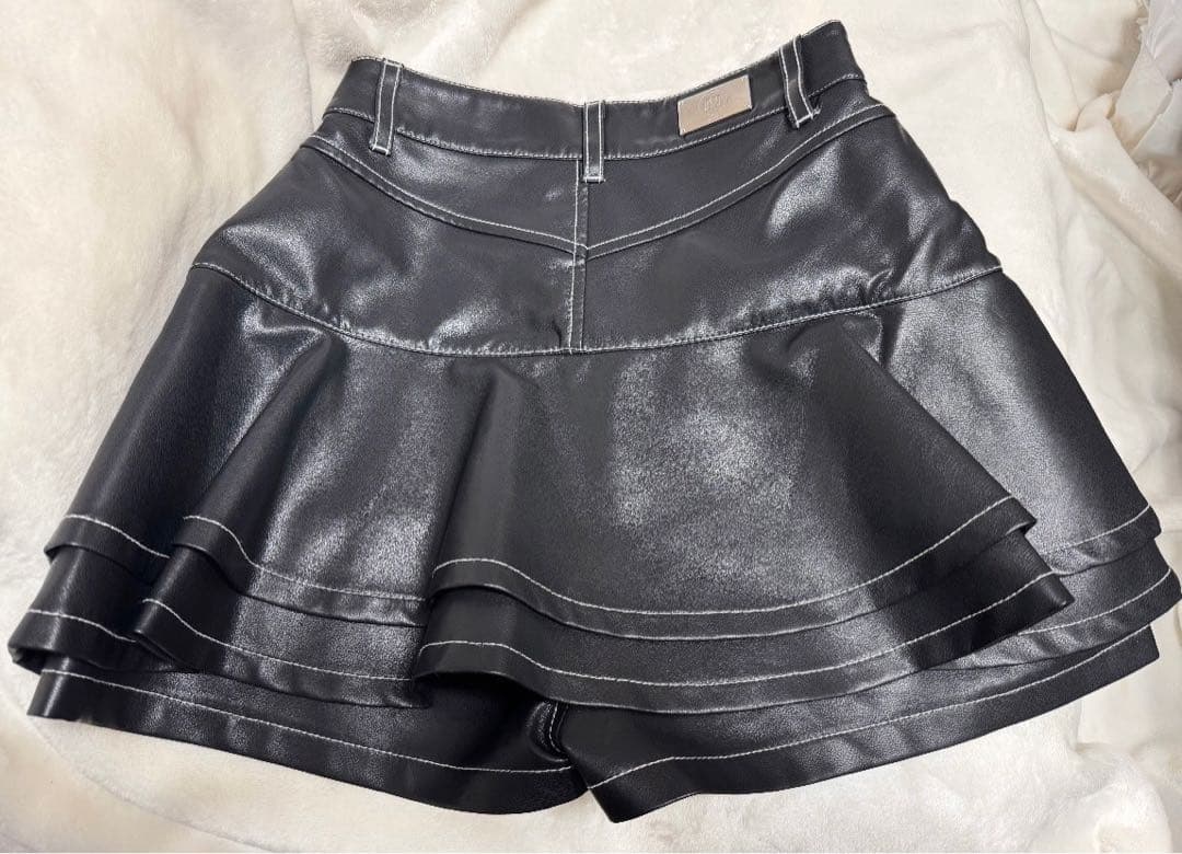 Darich フリルレザーショートパンツ　ブラック