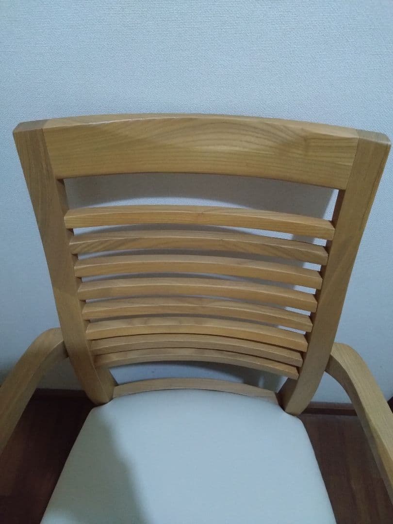 ニトリのひじ付きダイニングチェア未使用品