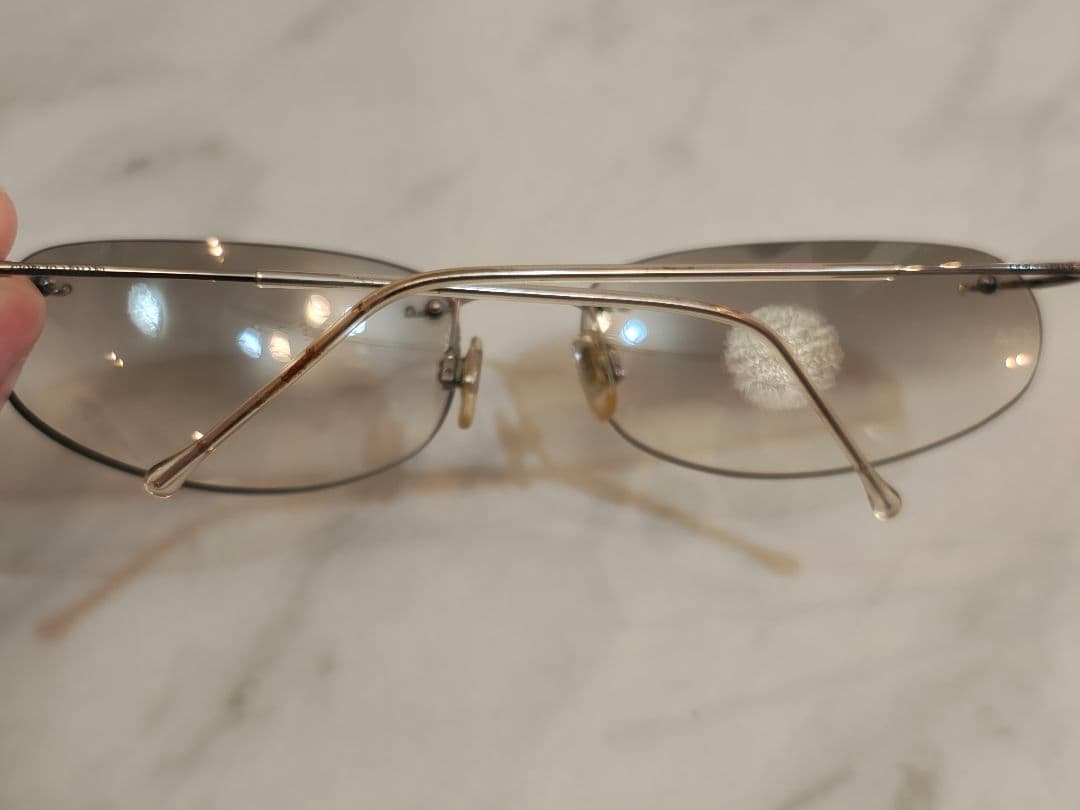 Giorgio Armani グレーサングラス