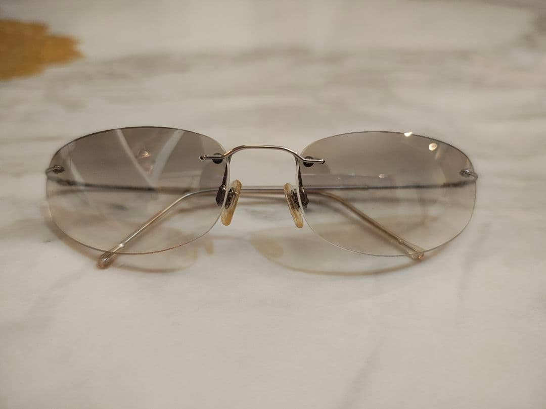 Giorgio Armani グレーサングラス