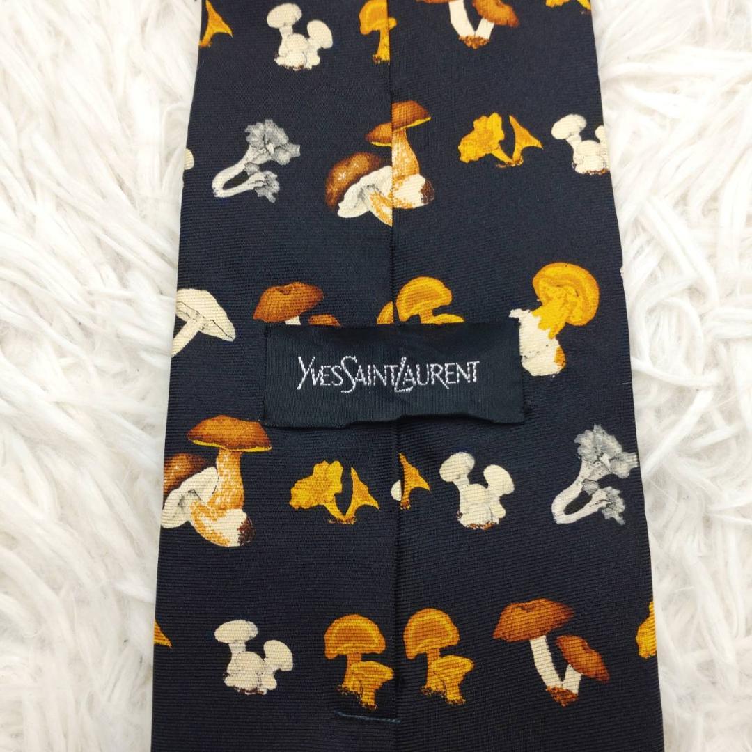 イヴサンローラン 高級シルクネクタイ 総柄（キノコ） ブラック