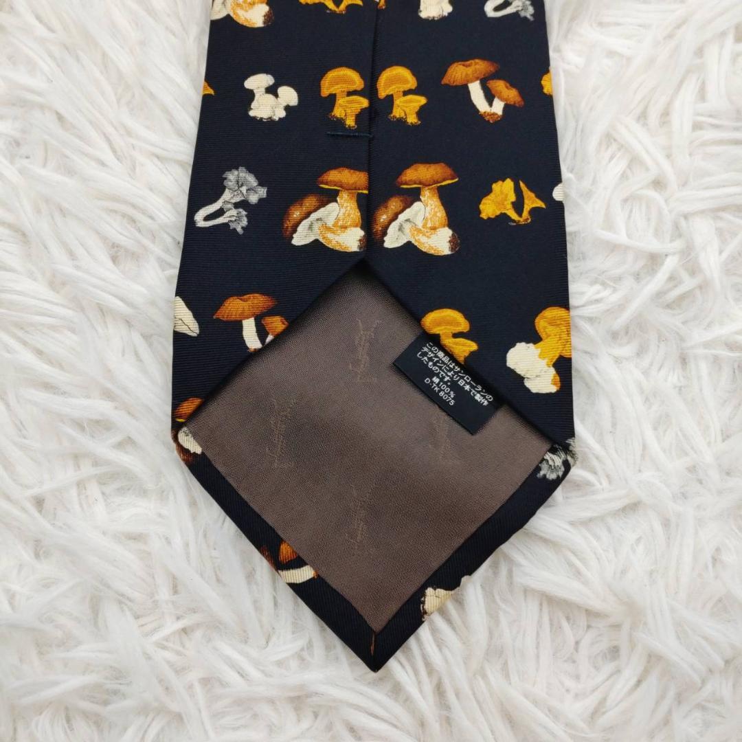 イヴサンローラン 高級シルクネクタイ 総柄（キノコ） ブラック