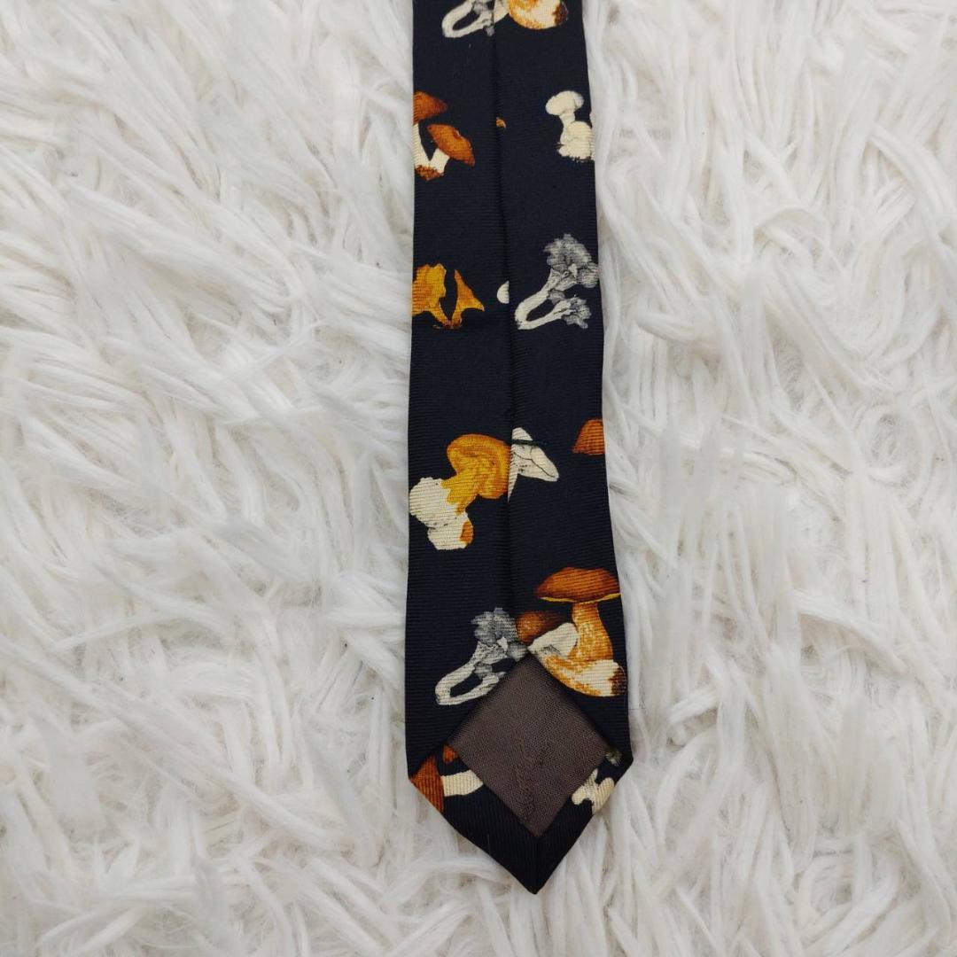 イヴサンローラン 高級シルクネクタイ 総柄（キノコ） ブラック