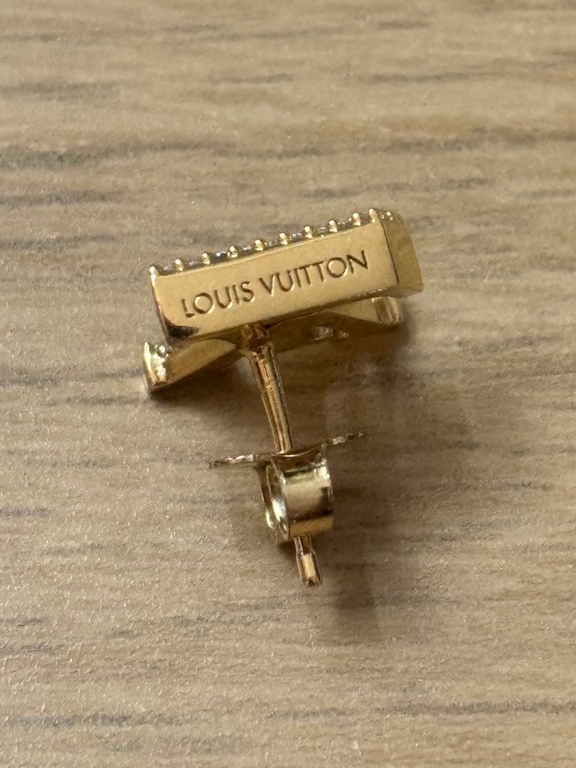 LVロゴ ストーン装飾 ピアス(片耳用)