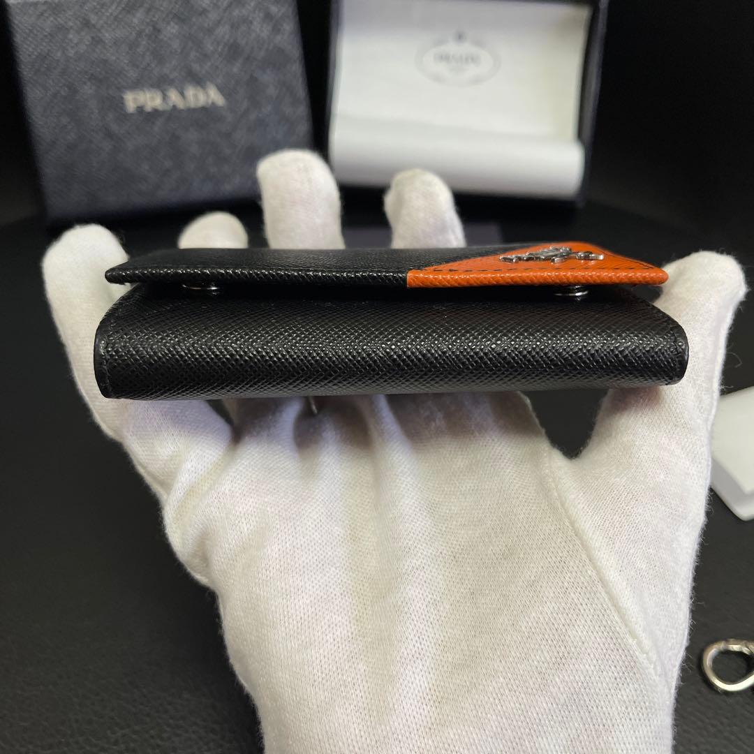 PRADA プラダ　キーケース　ブラック　オレンジ