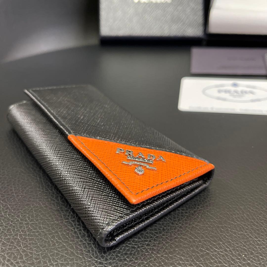 PRADA プラダ　キーケース　ブラック　オレンジ