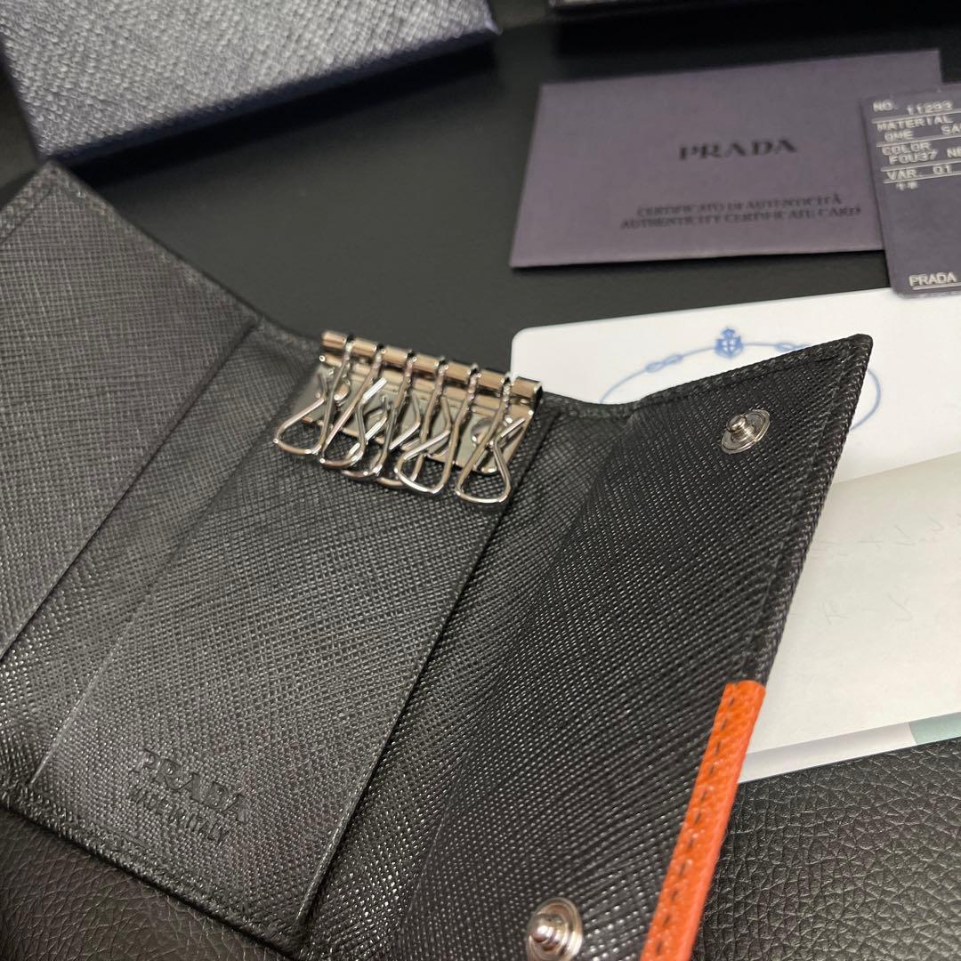 PRADA プラダ　キーケース　ブラック　オレンジ