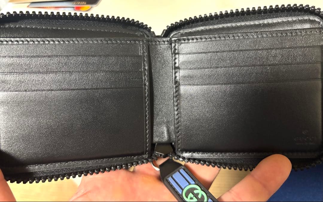 超美品 GUCCI ブラックレザー 二つ折り財布