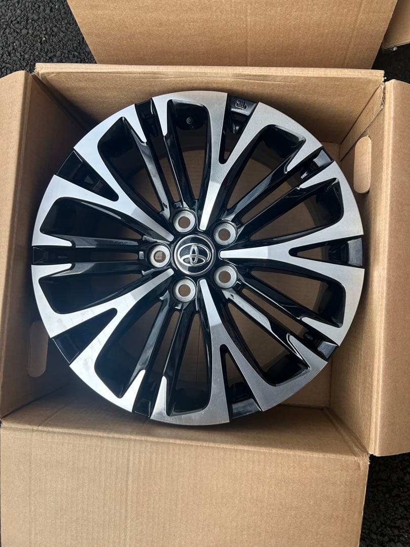 ゆん ヤリスクロスＺ　純正１８インチホイール　新車取外し