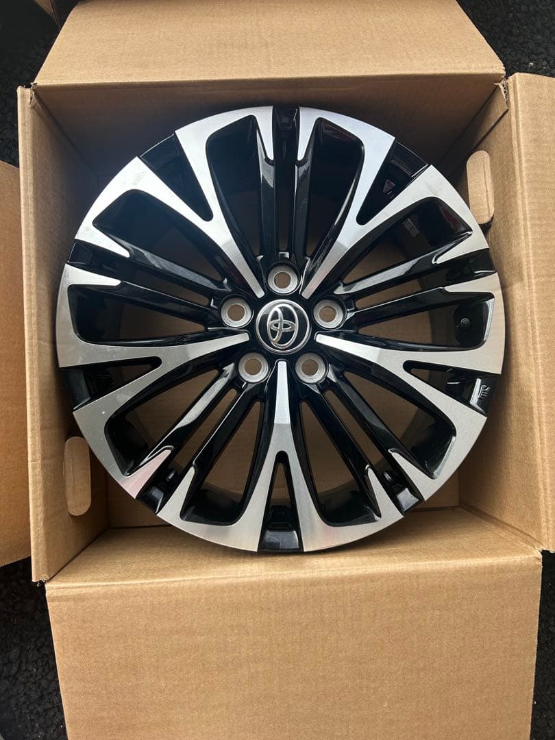 ゆん ヤリスクロスＺ　純正１８インチホイール　新車取外し