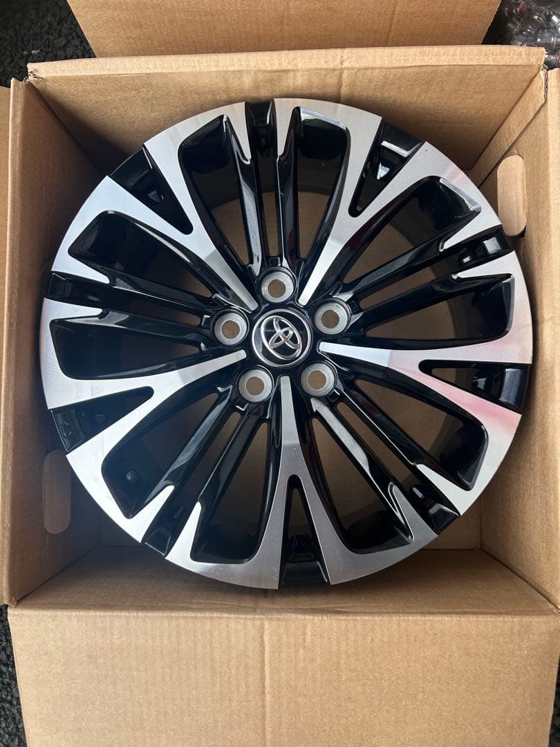 ゆん ヤリスクロスＺ　純正１８インチホイール　新車取外し