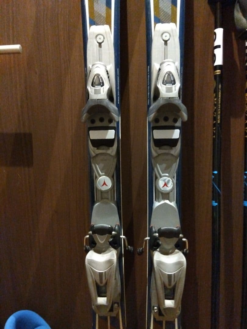 【ハイエンド】DYNASTAR 学生・男女兼用 スキーセット メンテ・WAX済✔