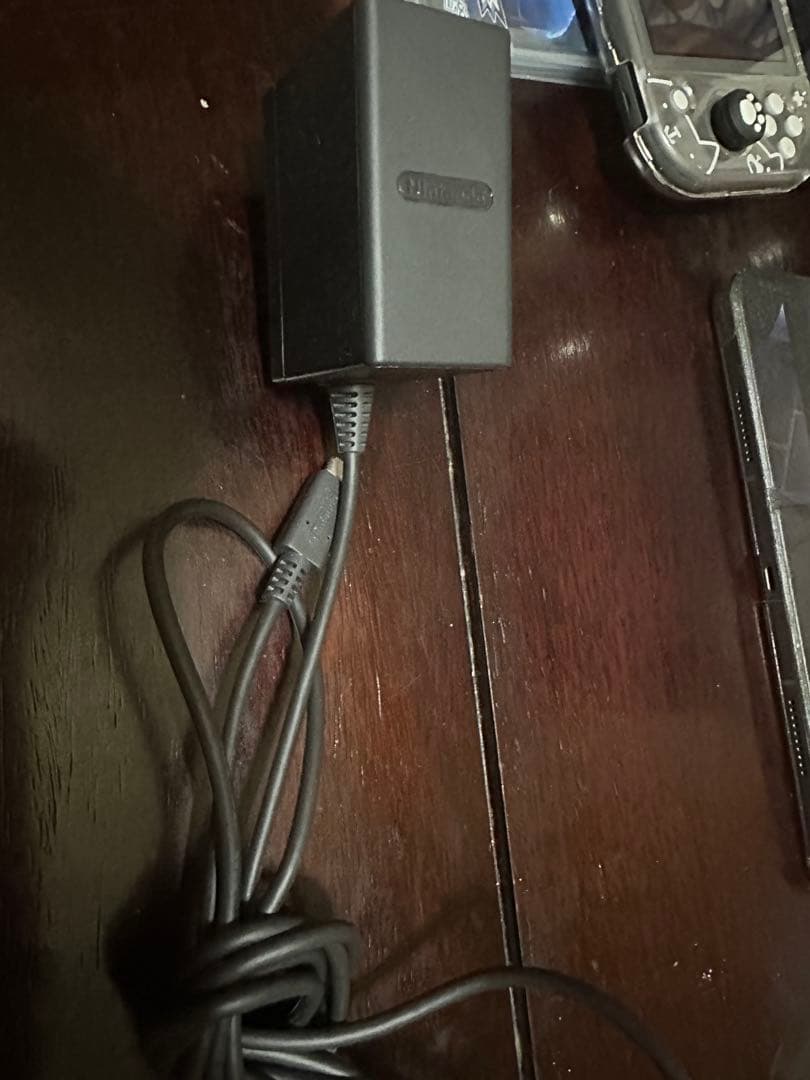 任天堂Switchライト ブリリアントダイアモンドソフト 充電器付き