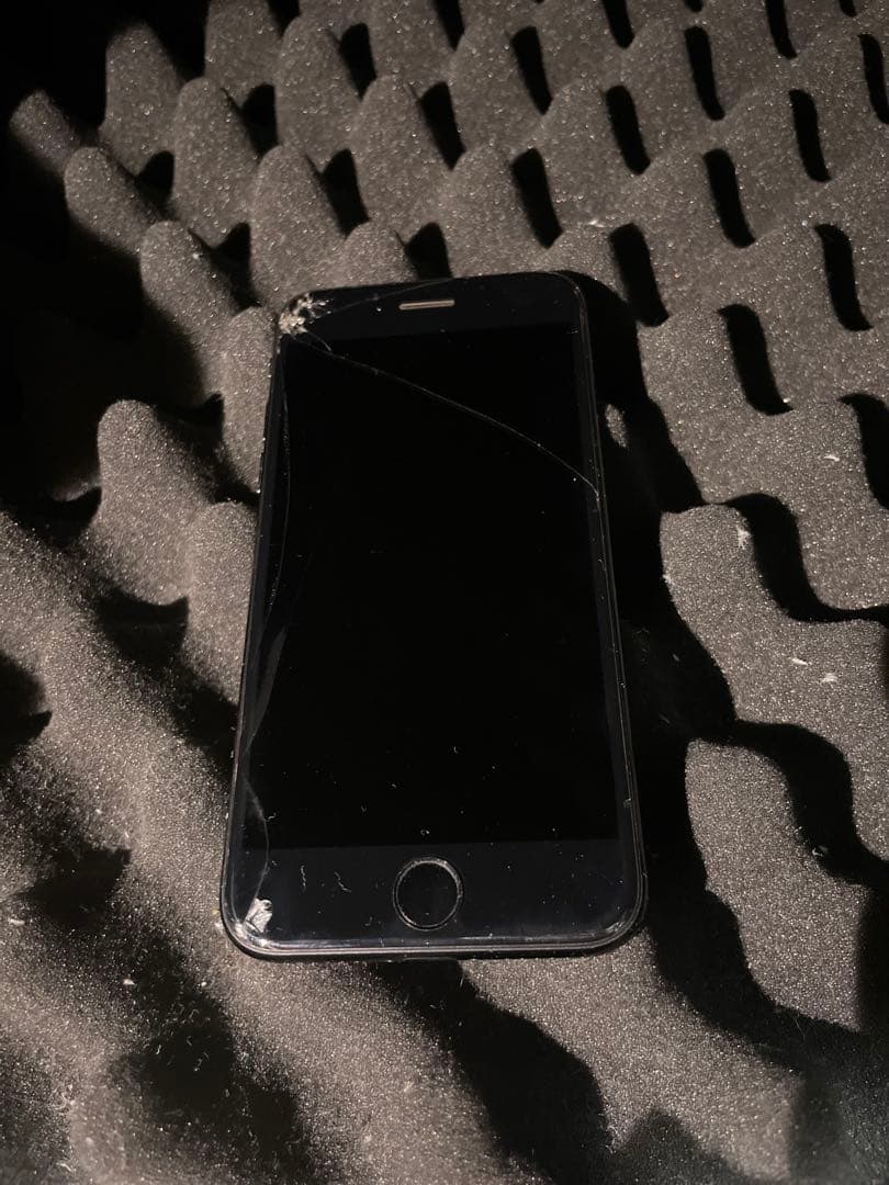 Apple iPhone SE 第2世代　64GB ブラック 最短翌日配送