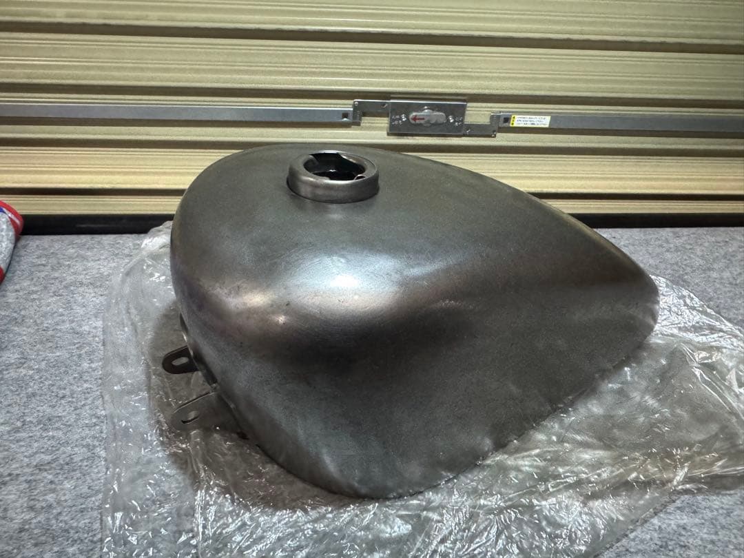 スポーツスター　ハイトンネルタンク　2.25 82-95 左コック