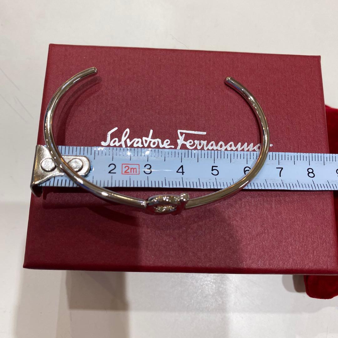 【新品未使用】フェラガモ ガンチーニ　シルバーバングル
