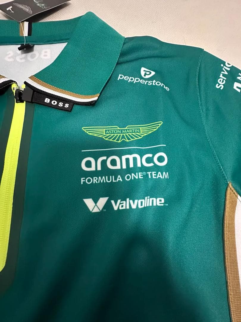 25 年モデル アストンマーティン F1 チーム オフィシャル POLO シャツ