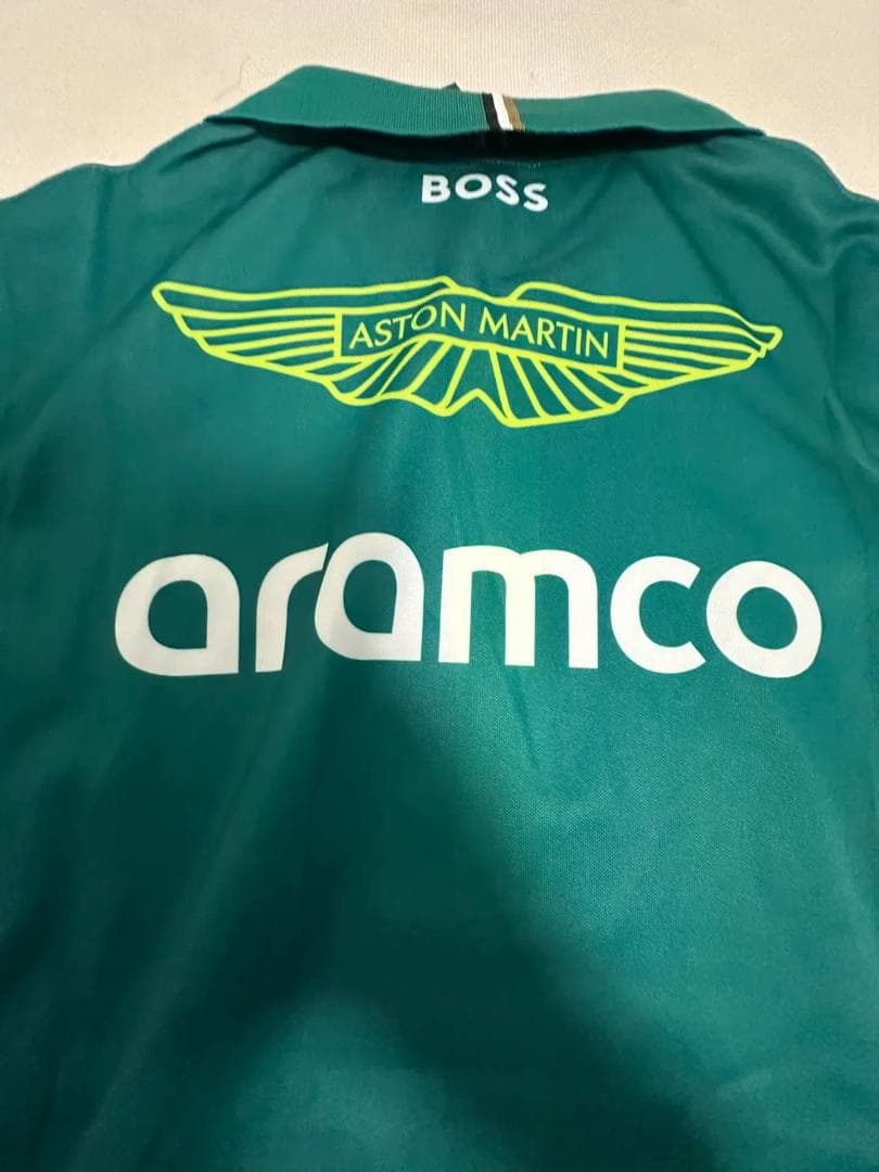 25 年モデル アストンマーティン F1 チーム オフィシャル POLO シャツ