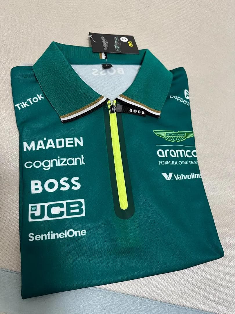 25 年モデル アストンマーティン F1 チーム オフィシャル POLO シャツ