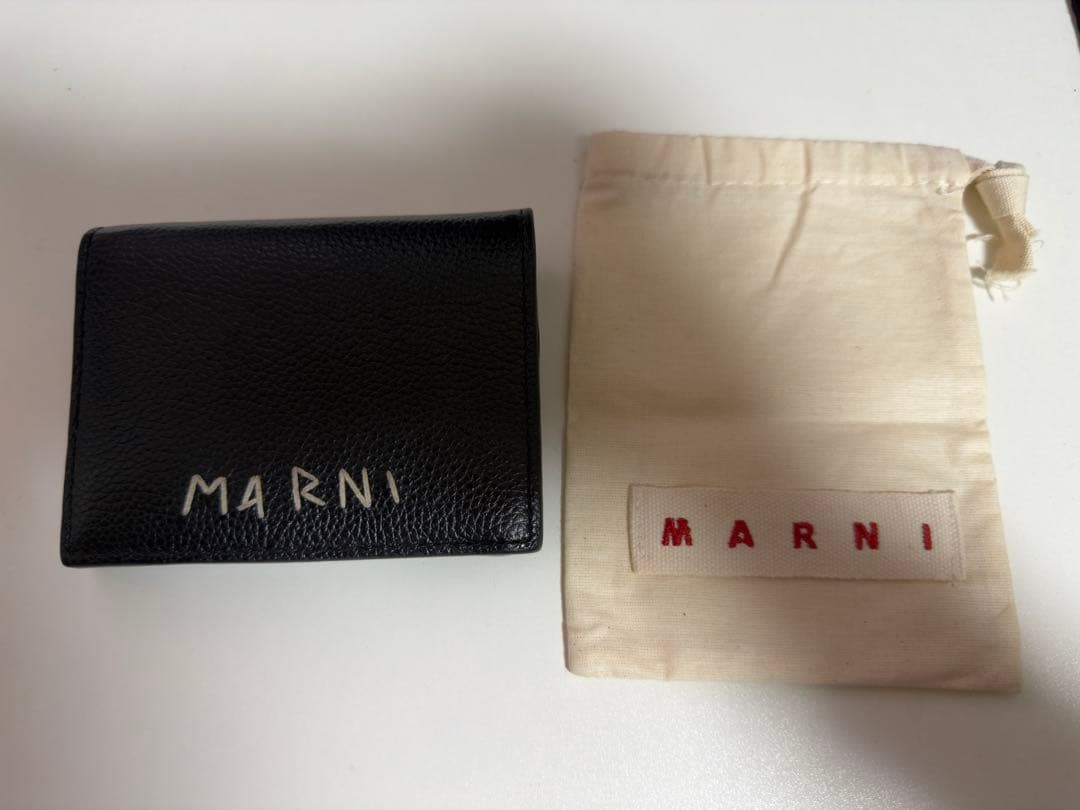 marni マルニ　二つ折り財布