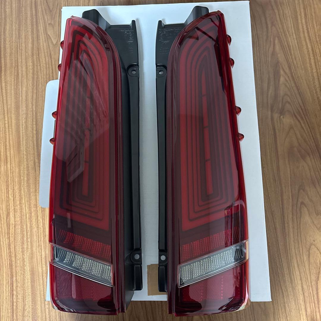 フレックス×バレンティ NEO TRACE LEDテールランプ　ハイエース