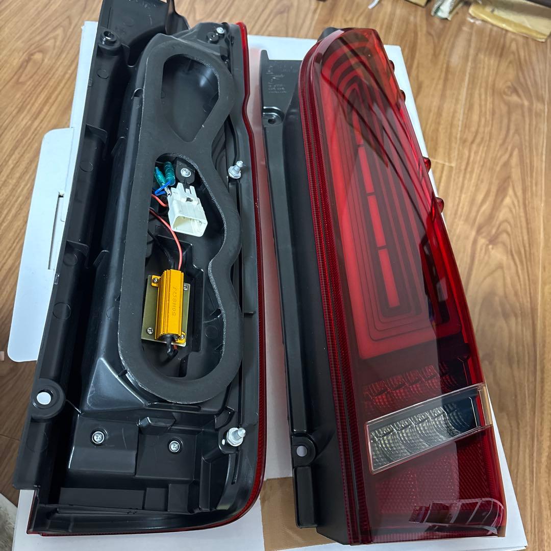 フレックス×バレンティ NEO TRACE LEDテールランプ　ハイエース