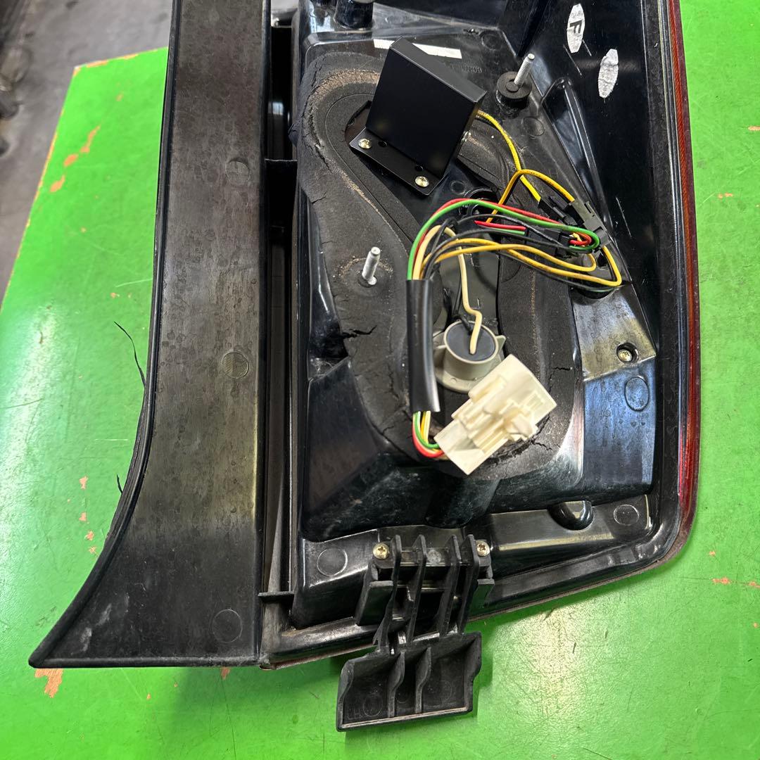 トヨタ　プリウス30 前期SONAR テールランプテールライト左右セット中古品