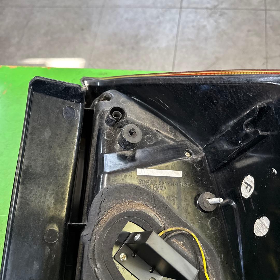 トヨタ　プリウス30 前期SONAR テールランプテールライト左右セット中古品