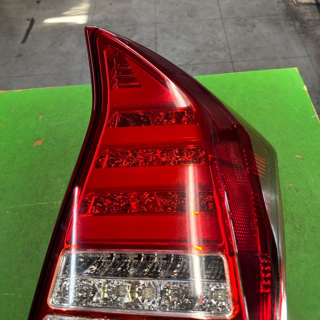 トヨタ　プリウス30 前期SONAR テールランプテールライト左右セット中古品