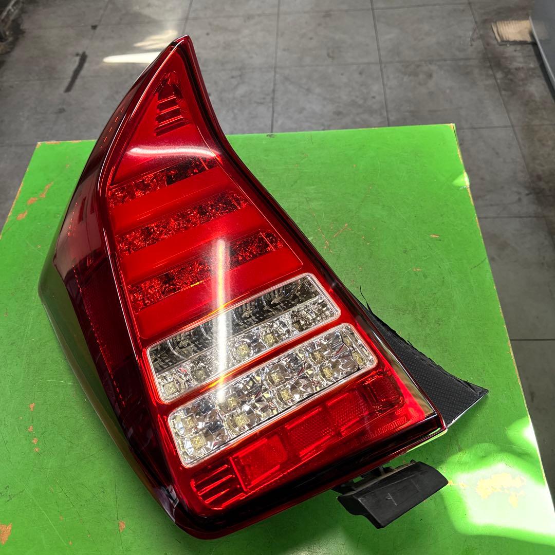 トヨタ　プリウス30 前期SONAR テールランプテールライト左右セット中古品