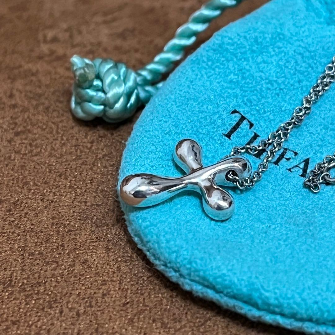 Tiffany & Co. スモールクロス ティアドロップ ネックレス