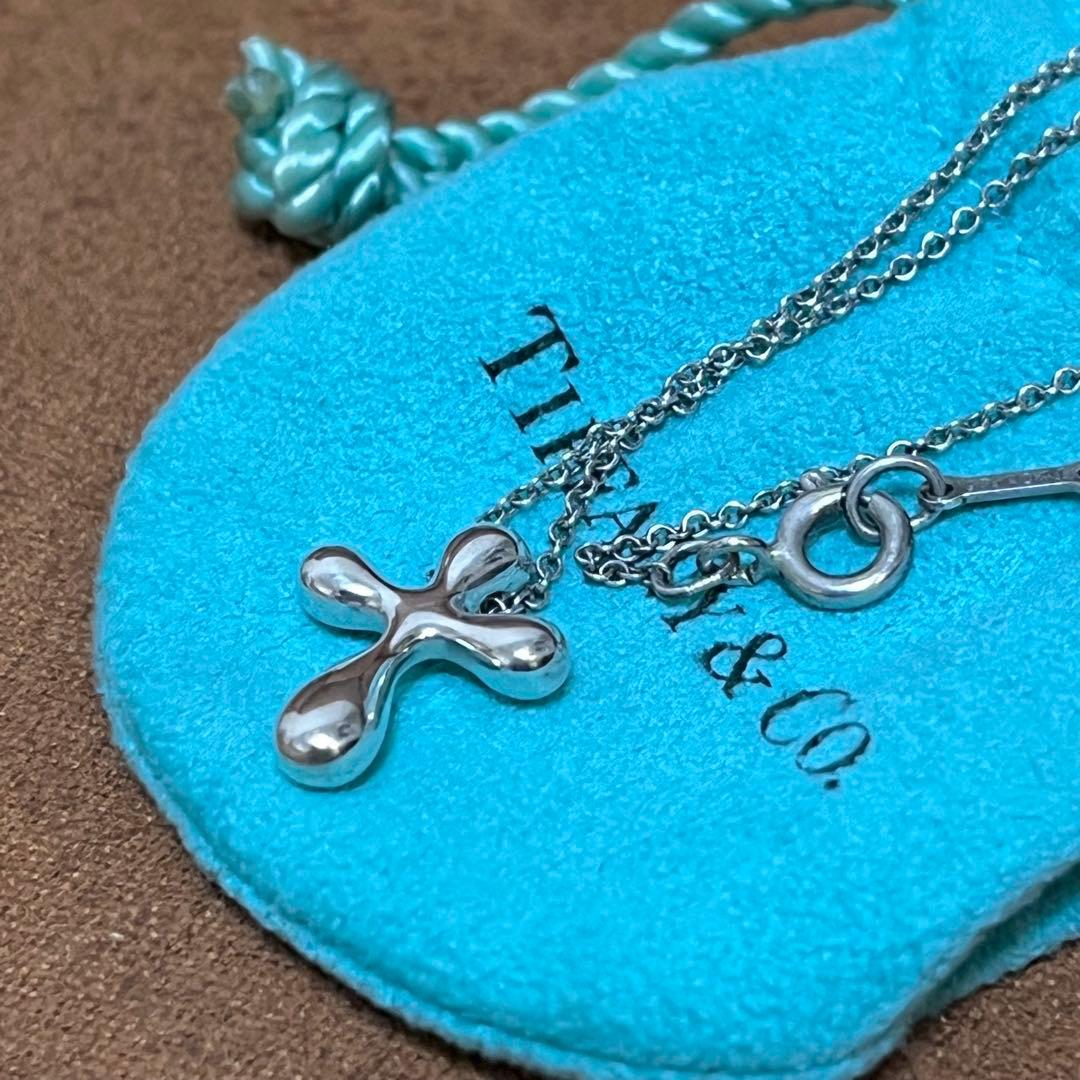 Tiffany & Co. スモールクロス ティアドロップ ネックレス