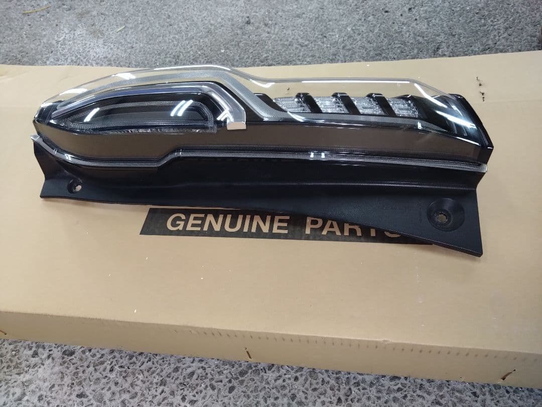 N-BOXカスタムJF3　右テールランプ