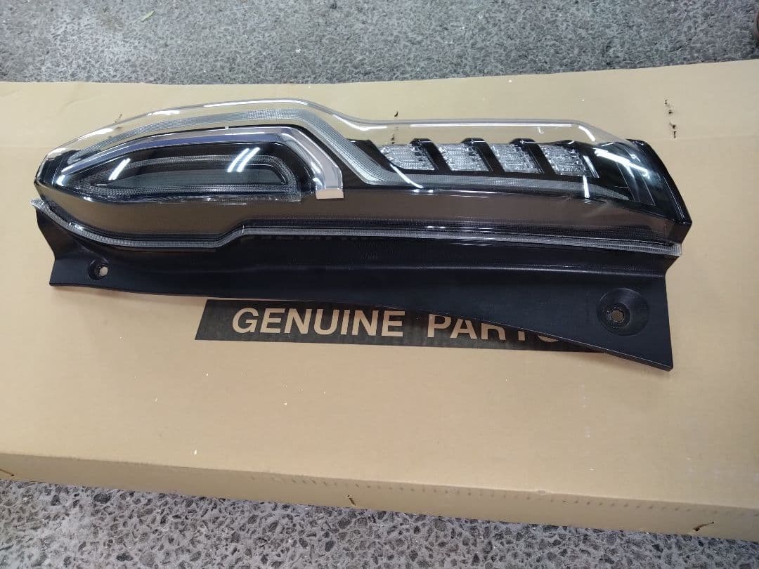 N-BOXカスタムJF3　右テールランプ