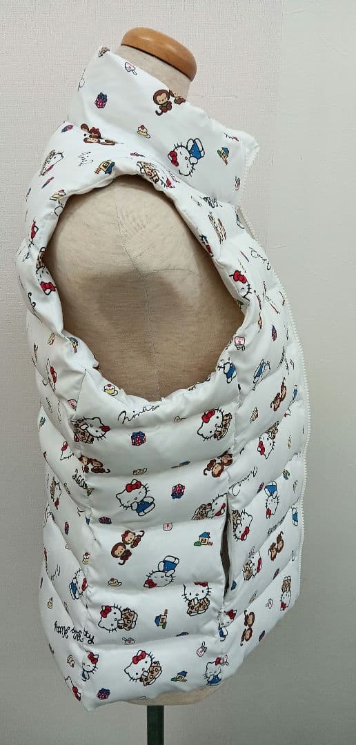 美品　ninamew ダウンベスト　ハローキティ　服　レディース
