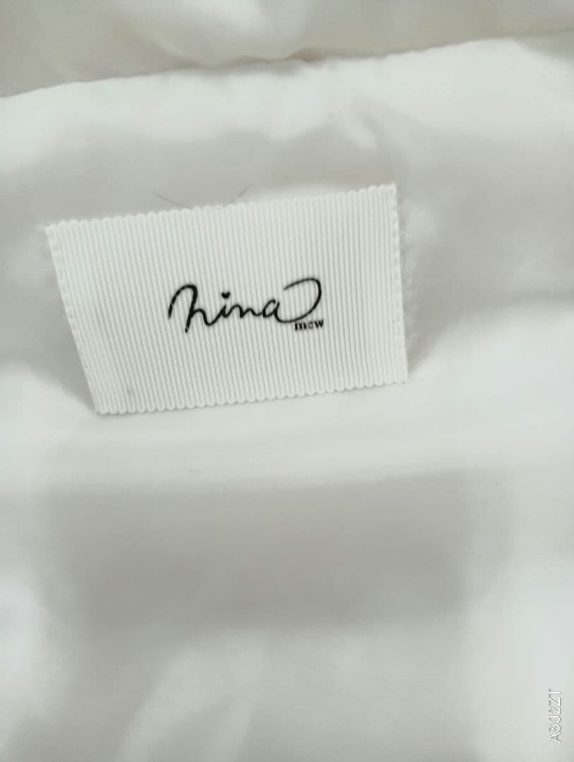 美品　ninamew ダウンベスト　ハローキティ　服　レディース