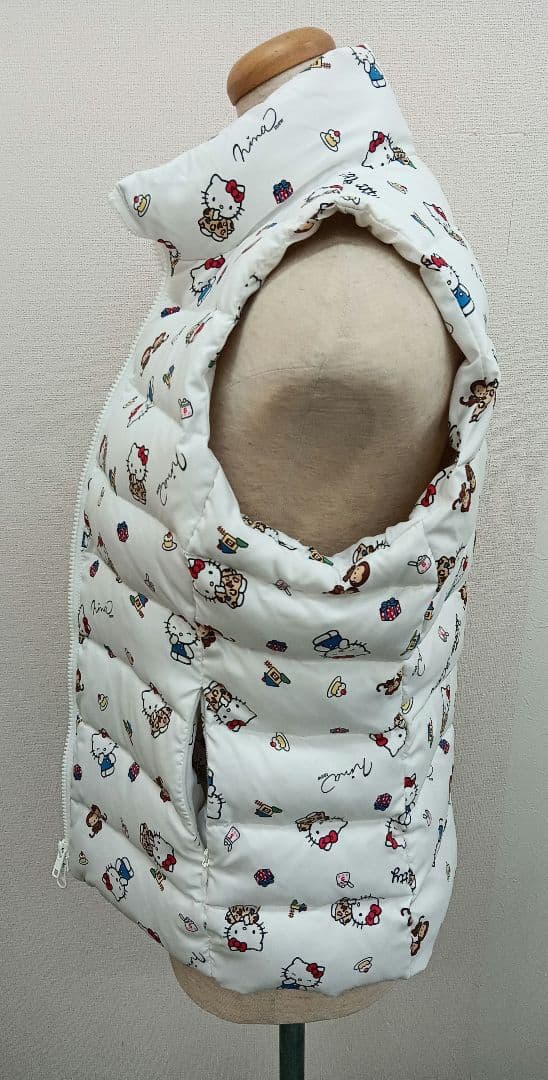 美品　ninamew ダウンベスト　ハローキティ　服　レディース