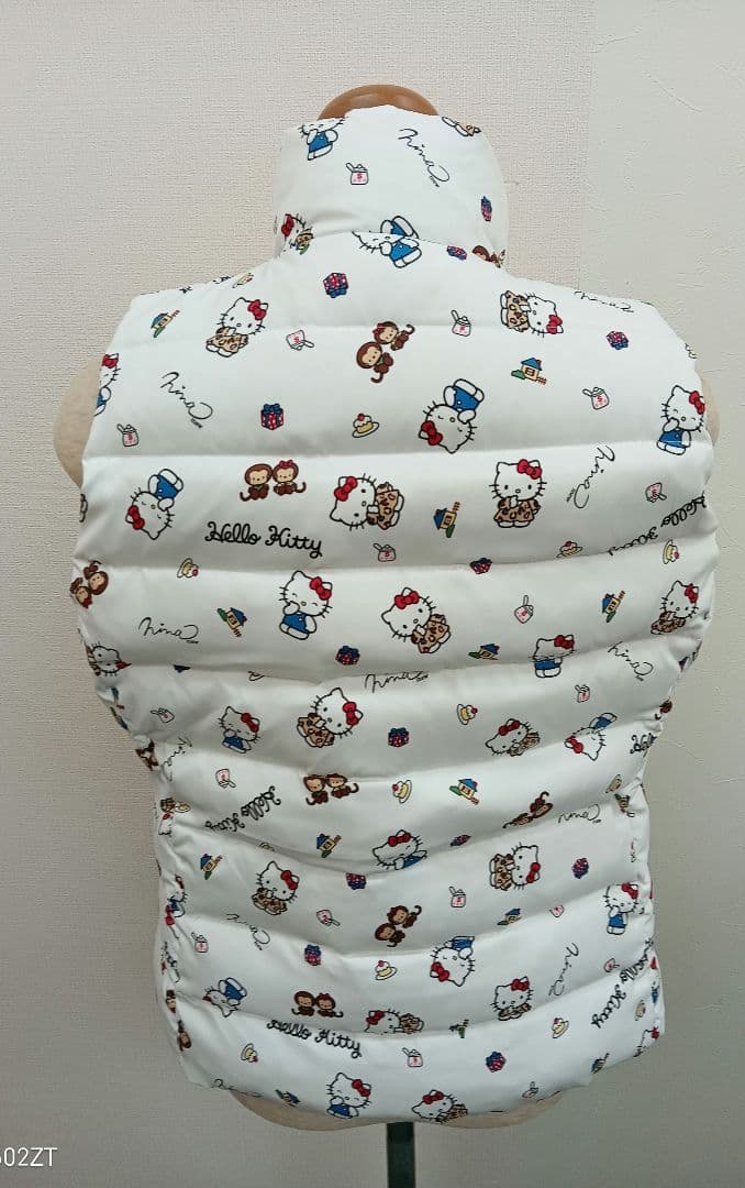 美品　ninamew ダウンベスト　ハローキティ　服　レディース