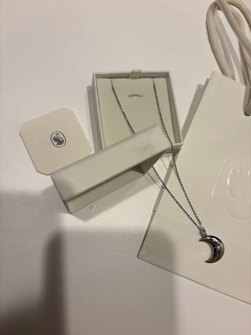 SWAROVSKI 月 ネックレス
