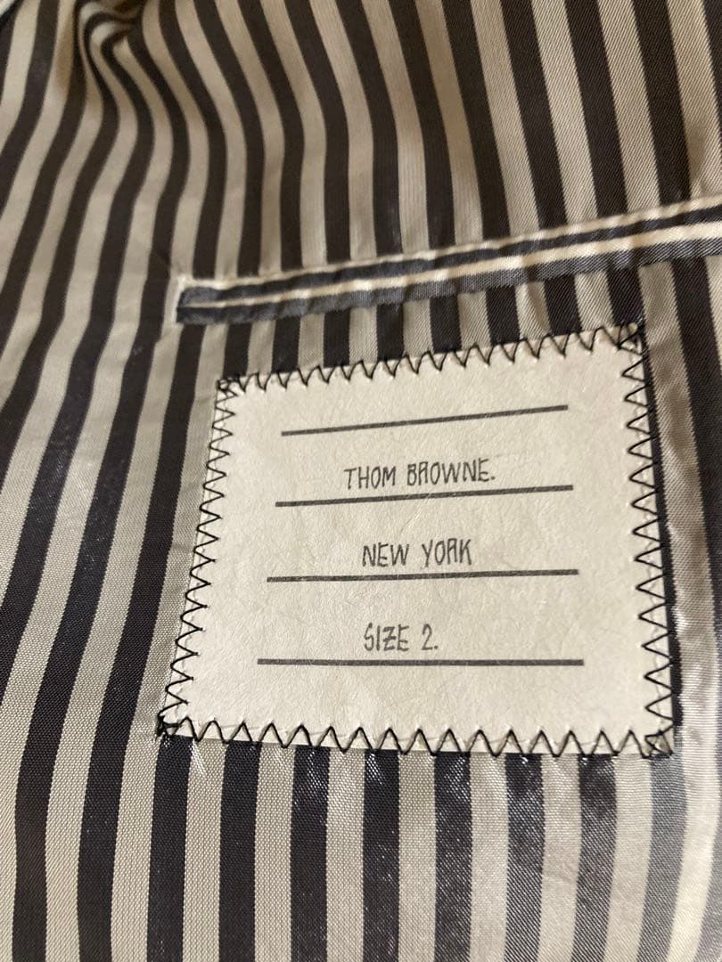 トムブラウン スーツ ハイアームホールタイプ　チャコール　ネクタイ付き