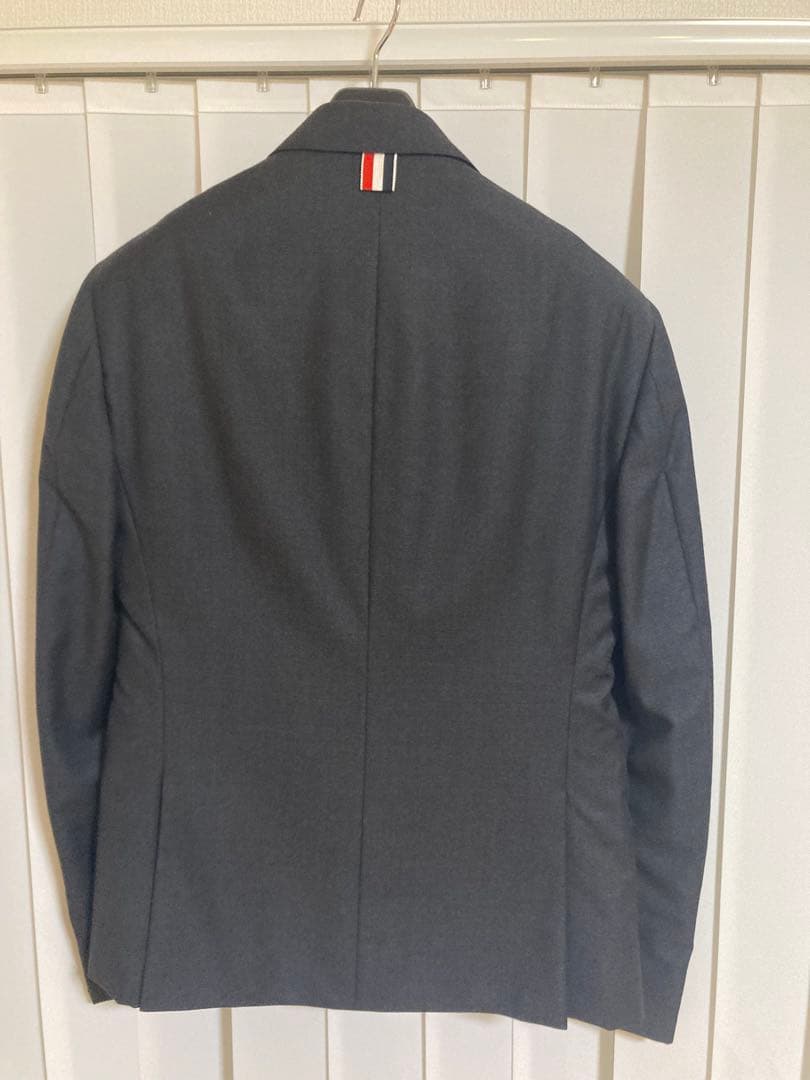 トムブラウン スーツ ハイアームホールタイプ　チャコール　ネクタイ付き